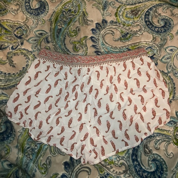 FOREVER 21 printed soft shorts - Picture 4 of 4